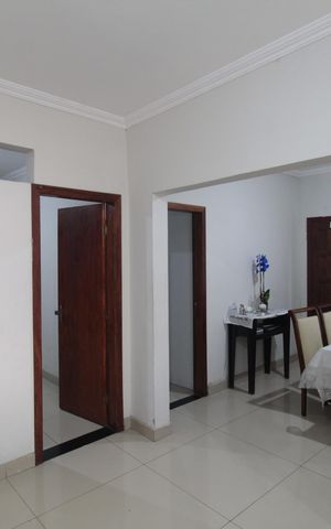 Casa à venda com 241m², 3 quartos e 4 vagasCasa 1 - Sala