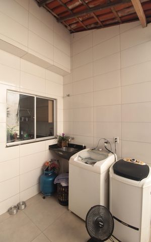 Casa à venda com 241m², 3 quartos e 4 vagasCasa 1 - Área de Serviço