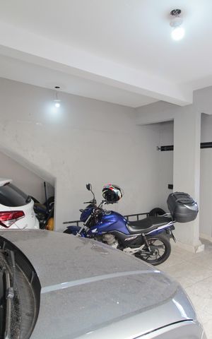 Casa à venda com 241m², 3 quartos e 4 vagasCasa 1 - Garagem