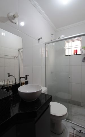 Casa à venda com 241m², 3 quartos e 4 vagasCasa 1 - Banheiro da Suíte