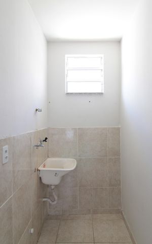 Casa à venda com 241m², 3 quartos e 4 vagasCasa 2 -  Área de Serviço