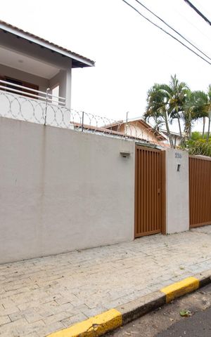 Casa à venda com 180m², 3 quartos e 5 vagas