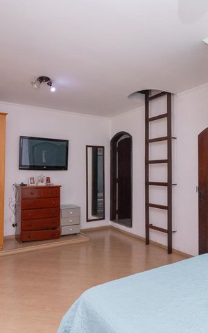 Casa à venda com 330m², 4 quartos e 5 vagasSuíte 3
