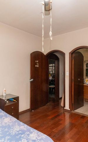 Casa à venda com 330m², 4 quartos e 5 vagasSuíte 1