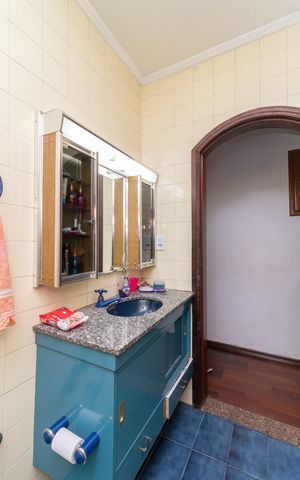 Casa à venda com 330m², 4 quartos e 5 vagasBanheiro Social