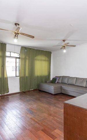 Casa à venda com 330m², 4 quartos e 5 vagasSala