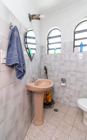 Casa à venda com 330m², 4 quartos e 5 vagasLavabo
