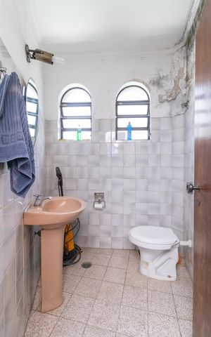 Casa à venda com 330m², 4 quartos e 5 vagasLavabo