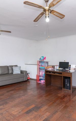 Casa à venda com 330m², 4 quartos e 5 vagasSala