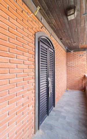 Casa à venda com 330m², 4 quartos e 5 vagasVaranda