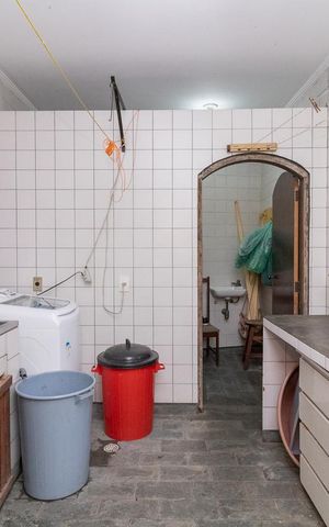 Casa à venda com 330m², 4 quartos e 5 vagasÁrea de Serviço