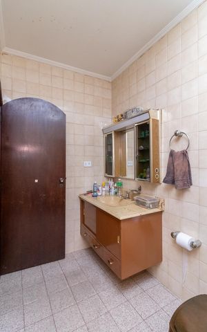 Casa à venda com 330m², 4 quartos e 5 vagasBanheiro da Suíte 1