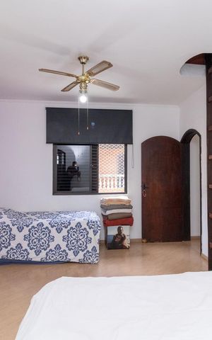Casa à venda com 330m², 4 quartos e 5 vagasSuíte 2