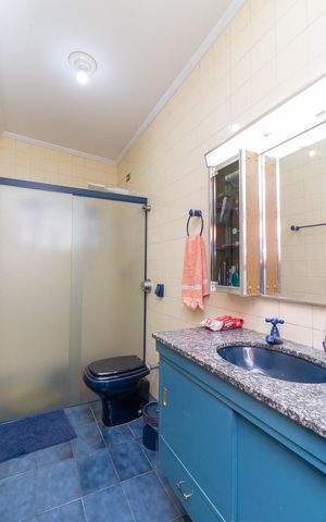 Casa à venda com 330m², 4 quartos e 5 vagasBanheiro Social