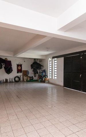 Casa à venda com 330m², 4 quartos e 5 vagasGaragem