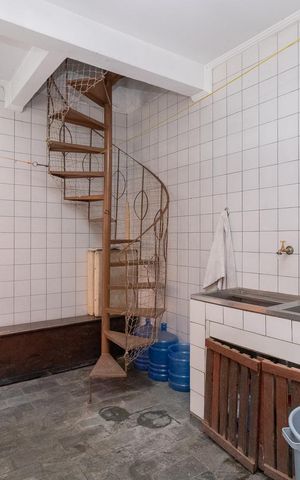 Casa à venda com 330m², 4 quartos e 5 vagasÁrea de Serviço