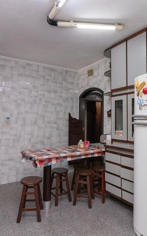 Casa à venda com 330m², 4 quartos e 5 vagasCozinha