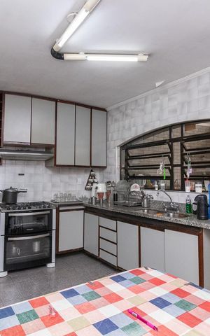 Casa à venda com 330m², 4 quartos e 5 vagasCozinha
