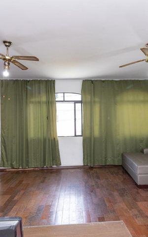 Casa à venda com 330m², 4 quartos e 5 vagasSala