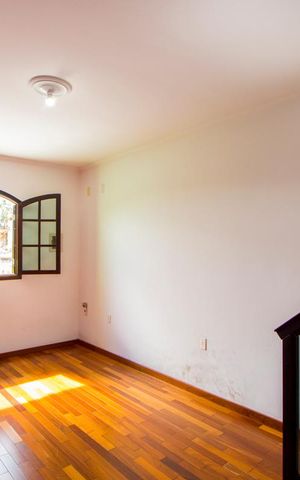 Casa à venda com 217m², 2 quartos e 3 vagas Casa à venda com 217m², 2 quartos e 3 vagasSuíte