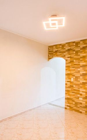 Casa à venda com 217m², 2 quartos e 3 vagas Casa à venda com 217m², 2 quartos e 3 vagasSala