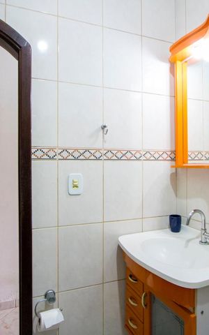 Casa à venda com 217m², 2 quartos e 3 vagas Casa à venda com 217m², 2 quartos e 3 vagasBanheiro social