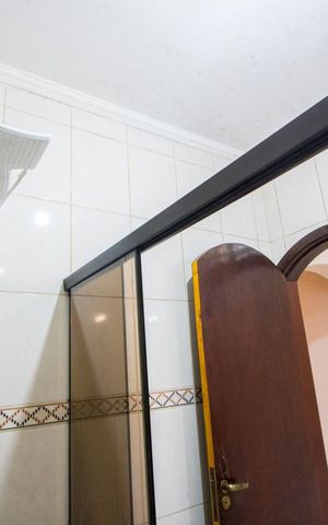 Casa à venda com 217m², 2 quartos e 3 vagas Casa à venda com 217m², 2 quartos e 3 vagasBanheiro social