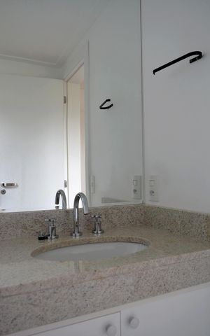 Apartamento para alugar com 266m², 3 quartos e 3 vagasBanheiro da Suíte 1