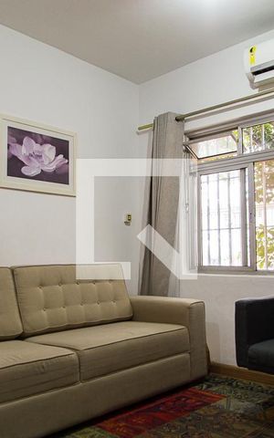 Casa à venda com 65m², 2 quartos e sem vaga
