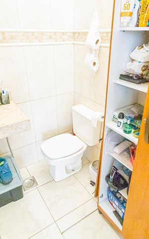 Casa de condomínio à venda com 80m², 3 quartos e 1 vaga Casa de condomínio à venda com 80m², 3 quartos e 1 vagaBanheiro social