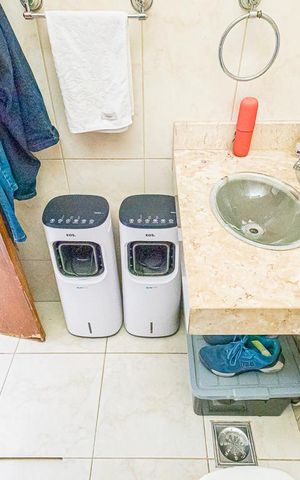 Casa de condomínio à venda com 80m², 3 quartos e 1 vaga Casa de condomínio à venda com 80m², 3 quartos e 1 vagaBanheiro social