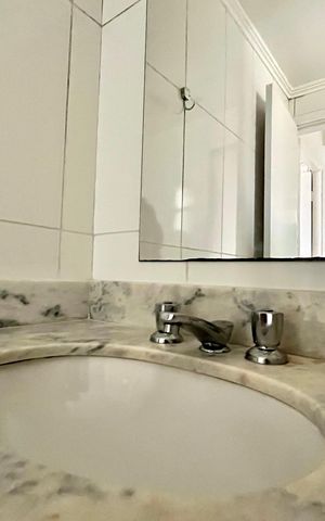 Apartamento à venda com 75m², 2 quartos e 1 vagaBanheiro Social