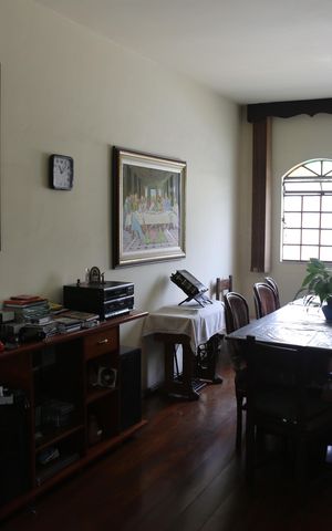 Casa à venda com 900m², 6 quartos e 2 vagasSala