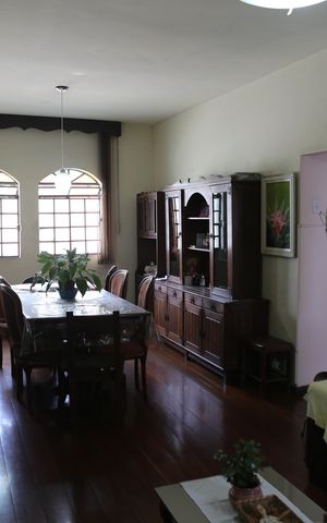Casa à venda com 900m², 6 quartos e 2 vagasSala