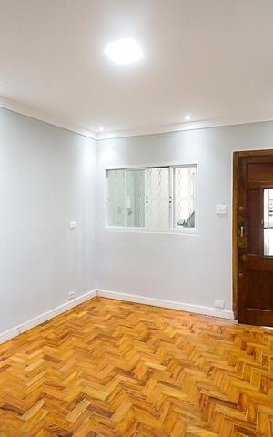 Casa à venda com 100m², 2 quartos e 1 vaga Casa à venda com 100m², 2 quartos e 1 vagaSala