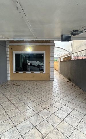 Casa à venda com 150m², 3 quartos e 2 vagas