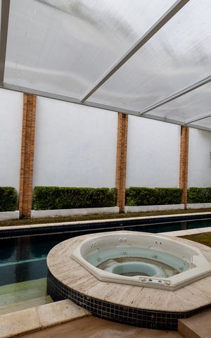 Casa de condomínio à venda com 501m², 4 quartos e 2 vagas Casa de condomínio à venda com 501m², 4 quartos e 2 vagasQuintal