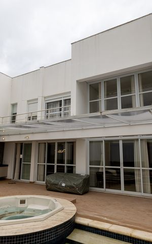 Casa de condomínio à venda com 501m², 4 quartos e 2 vagas Casa de condomínio à venda com 501m², 4 quartos e 2 vagasQuintal