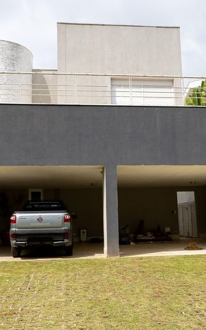 Casa de condomínio à venda com 501m², 4 quartos e 2 vagas Casa de condomínio à venda com 501m², 4 quartos e 2 vagasFachada