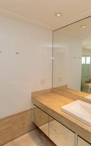 Casa de condomínio à venda com 501m², 4 quartos e 2 vagas Casa de condomínio à venda com 501m², 4 quartos e 2 vagasBanheiro Suíte master