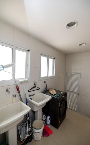 Casa de condomínio à venda com 501m², 4 quartos e 2 vagas Casa de condomínio à venda com 501m², 4 quartos e 2 vagasÁrea de Serviço