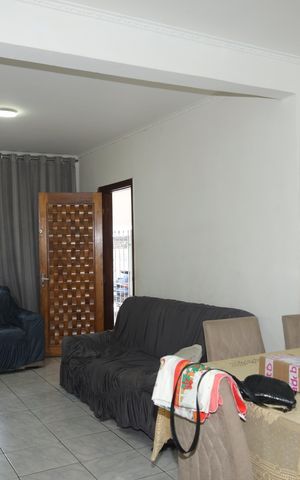 Casa à venda com 210m², 3 quartos e 2 vagasSala