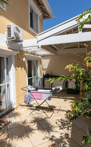 Casa de condomínio à venda com 190m², 3 quartos e 4 vagasVaranda