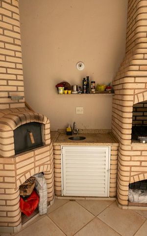 Casa de condomínio à venda com 190m², 3 quartos e 4 vagasVaranda