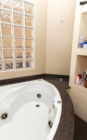 Casa de condomínio à venda com 190m², 3 quartos e 4 vagasBanheiro Suíte