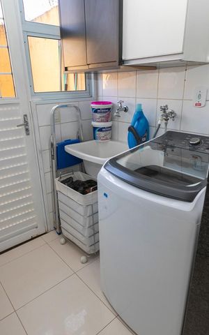 Casa de condomínio à venda com 190m², 3 quartos e 4 vagasÁrea de serviço
