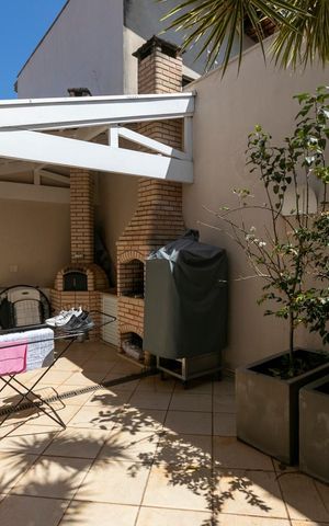 Casa de condomínio à venda com 190m², 3 quartos e 4 vagasVaranda