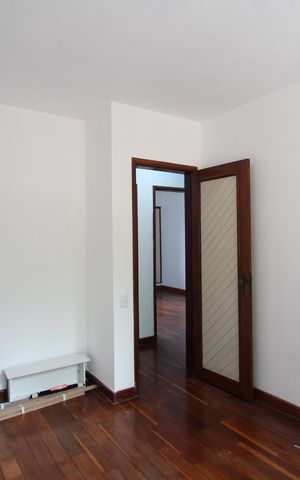 Casa à venda com 412m², 5 quartos e 3 vagasQuarto 2