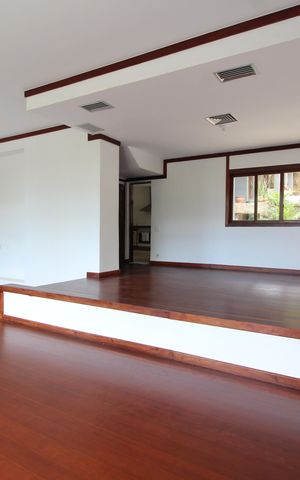 Casa à venda com 412m², 5 quartos e 3 vagasSala
