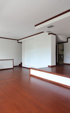 Casa à venda com 412m², 5 quartos e 3 vagasSala